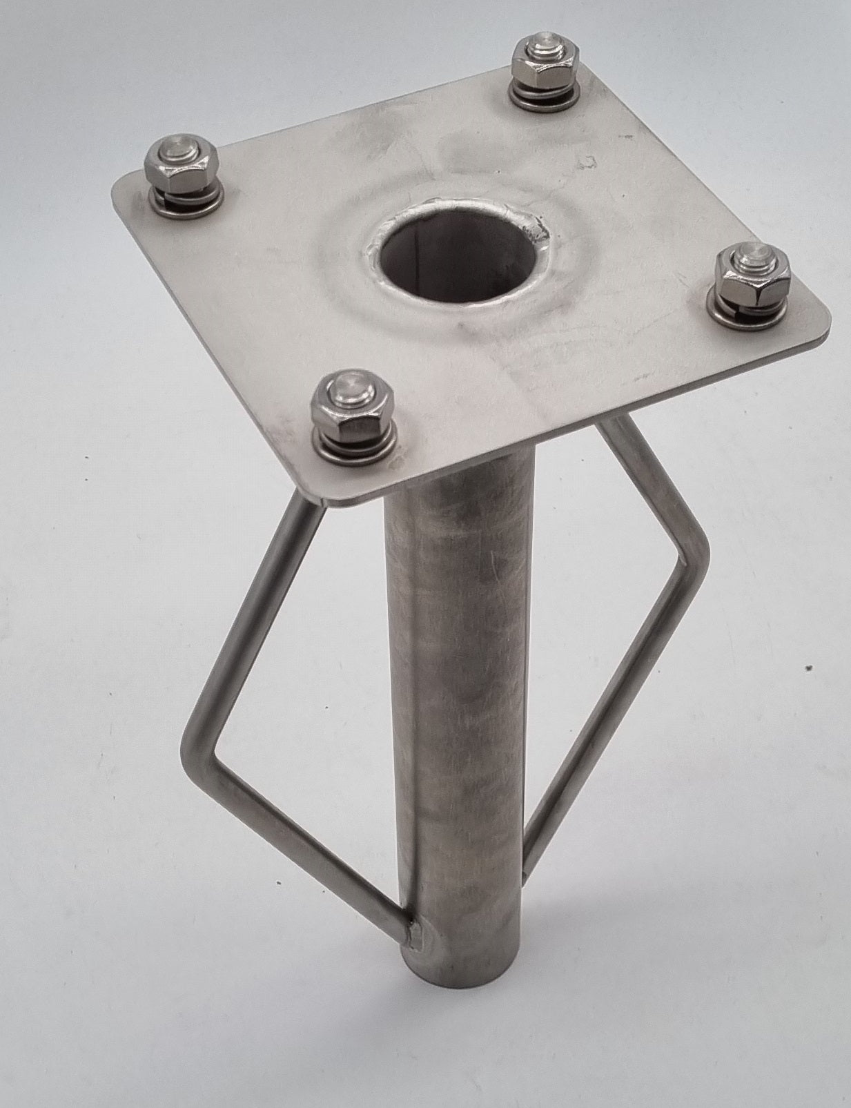 Floor mounting base suitable for the DIE-Ladesäule.de to set in concrete (dimensions: 300x140x140mm - diameter of the tube 40mm)